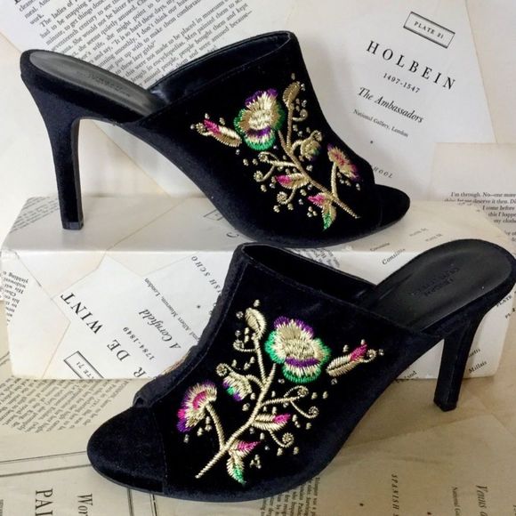 Urban Outfitters Velvet Embroidery Floral Mule 7 - Picture 2 of 5
